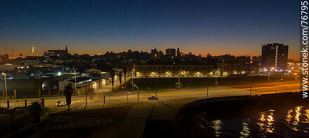 Vista aérea de la Rambla Sur al amanecer - Departamento de Montevideo - URUGUAY. Foto No. 76795