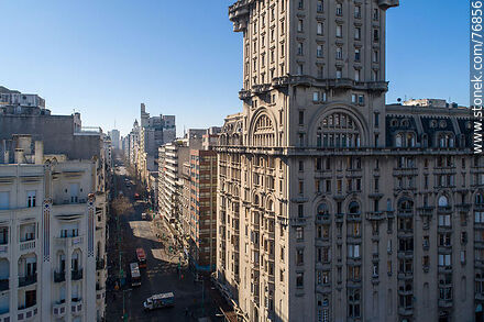 Vista aérea de un sector del Palacio Salvo - Departamento de Montevideo - URUGUAY. Foto No. 76856