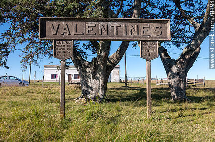 Valentines railroad station. Station sign - Department of Treinta y Tres - URUGUAY. Photo #78194
