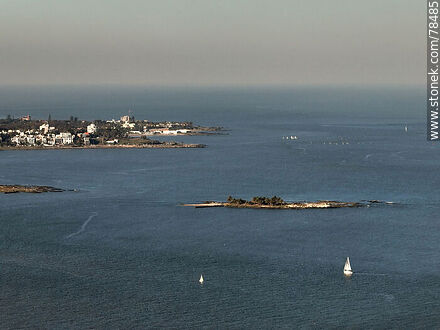 Vista aérea de la Isla de las Gaviotas, Punta Gorda y el Club Náutico - Departamento de Montevideo - URUGUAY. Foto No. 78485