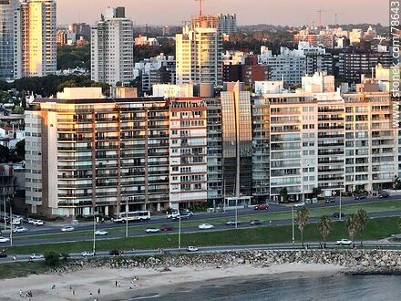 Vista aérea de Kibon, el edificio Forum y el lejano paseo marítimo de Malvin. - Department of Montevideo - URUGUAY. Photo #78643