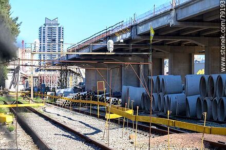 Construction of the viaduct over Rambla Sudamérica (2021) - Department of Montevideo - URUGUAY. Photo #79193