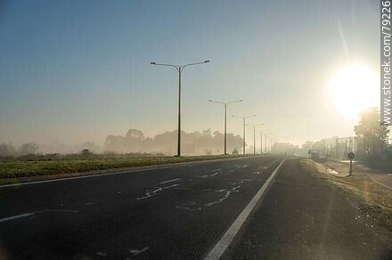 Bruma matinal sobre la Interbalnearia - Departamento de Maldonado - URUGUAY. Foto No. 79226
