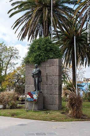 Monument of Artigas standing in the 19 de Abril square - Department of Maldonado - URUGUAY. Photo #79265