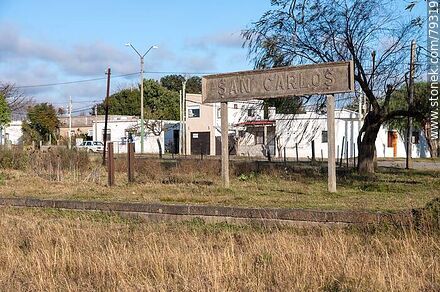 Antigua estación de trenes de San Carlos. Cartel de la estación - Departamento de Maldonado - URUGUAY. Foto No. 79319