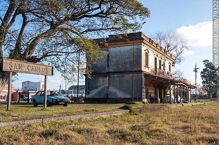 Old San Carlos train station. Station sign and platform - Department of Maldonado - URUGUAY. Photo #79322