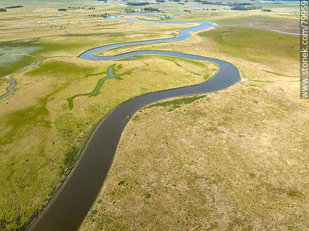 Vista aérea del serpenteante arroyo Valizas - Departamento de Rocha - URUGUAY. Foto No. 79959