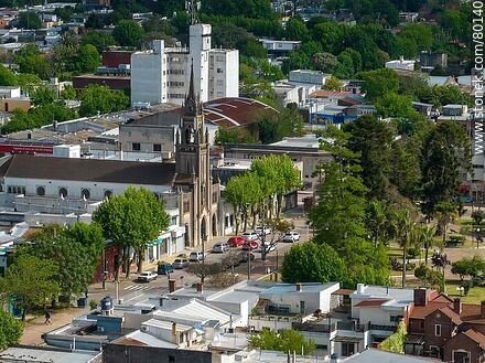 Vista aérea de la iglesia de La Paz - Departamento de Canelones - URUGUAY. Foto No. 80140