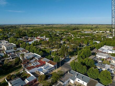 Vista aérea de la plaza de Solís de Mataojo - Departamento de Lavalleja - URUGUAY. Foto No. 80165