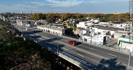 Vista aérea del viaducto de la Avenida Agraciada - Departamento de Montevideo - URUGUAY. Foto No. 80237