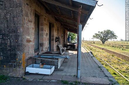 Estación de ferrocarril Tres Árboles. Segundo andén - Departamento de Paysandú - URUGUAY. Foto No. 80716