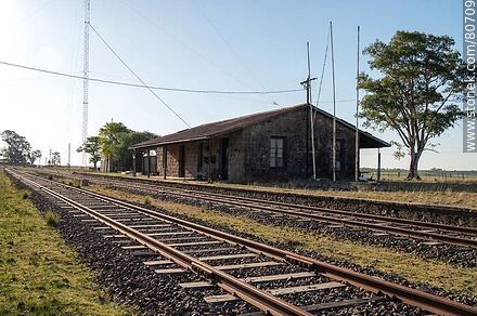 Estación de ferrocarril Tres Árboles - Departamento de Paysandú - URUGUAY. Foto No. 80709