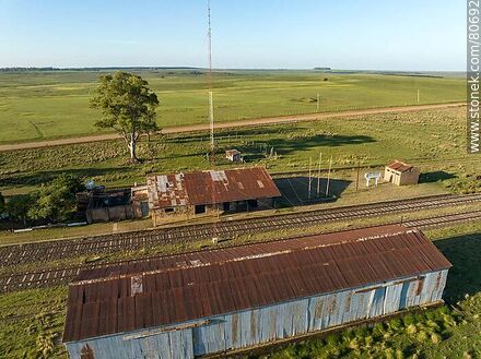 Vista aérea de la estación de trenes Tres Árboles. Ruta 25 - Departamento de Paysandú - URUGUAY. Foto No. 80692