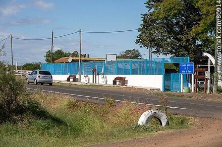 School and high school No. 33 on route 30 - Artigas - URUGUAY. Photo #80914