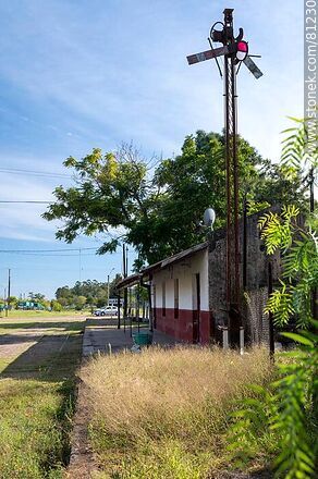 Quebracho train station. Old traffic signs - Department of Paysandú - URUGUAY. Photo #81230