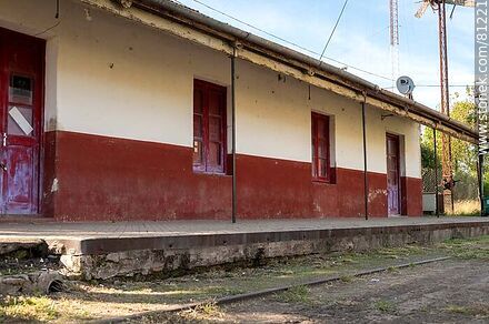 Estación de trenes de Quebracho. Andén de la estación - Departamento de Paysandú - URUGUAY. Foto No. 81221