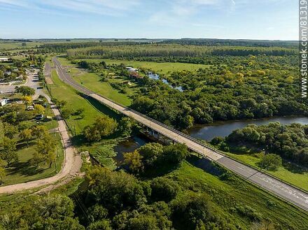 Aerial view of the bridge on route 3 over the Guaviyú stream - Department of Paysandú - URUGUAY. Photo #81319