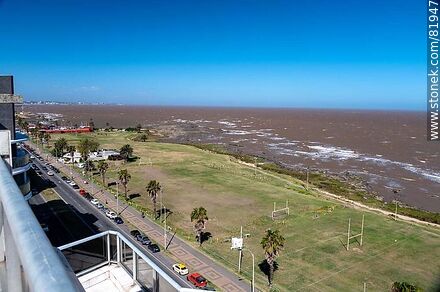 Aerial view of the coast of Punta Carretas on the Rio de la Plata - Department of Montevideo - URUGUAY. Photo #81947