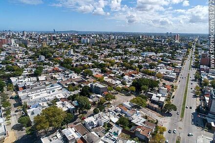 Vista aérea de las manzanas próximas al Bvar. B. y Ordóñez, Juan Ortiz y Anzani - Departamento de Montevideo - URUGUAY. Foto No. 81972