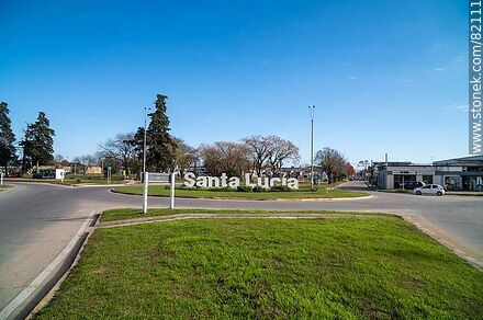 Traffic circle at Routes 81 and 11 with city sign on the traffic circle median - Department of Canelones - URUGUAY. Photo #82111