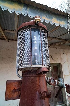 Old manual gasoline pump - Lavalleja - URUGUAY. Photo #82293