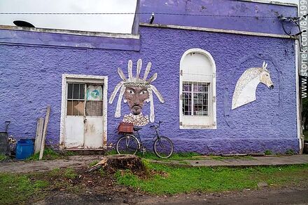 Lilac painted house adorned with a horse and an Indian - Tacuarembo - URUGUAY. Photo #82499