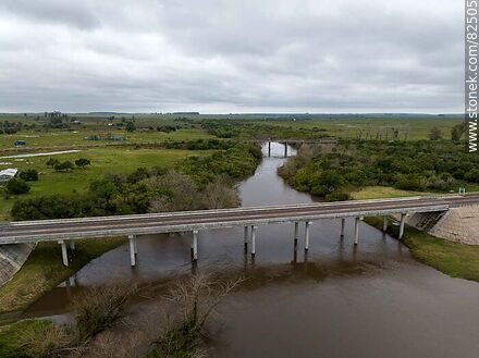 Aerial view of the bridges over the Malo creek on the old and current route 5. - Tacuarembo - URUGUAY. Photo #82505