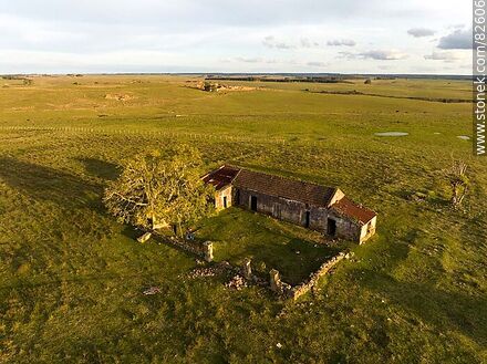 Aerial view of an abandoned house - Durazno - URUGUAY. Photo #82606