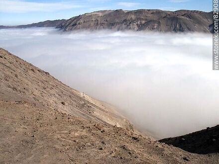 Nubes y niebla cubriendo el valle de Lluta - Chile - Otros AMÉRICA del SUR. Foto No. 82908