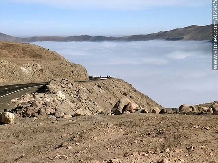 Nubes y niebla cubriendo el valle de Lluta - Chile - Otros AMÉRICA del SUR. Foto No. 82905