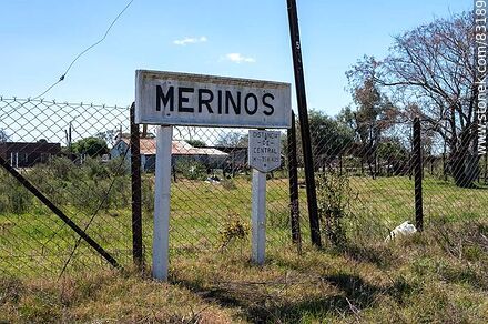 Estación de trenes de Merinos. Cartel de la estación - Rio Negro - URUGUAY. Photo #83189