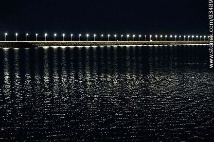 La represa y la ruta 55 iluminada en la noche - Departamento de Soriano - URUGUAY. Foto No. 83489