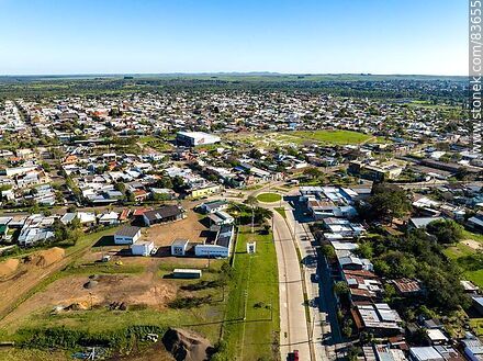 Vista aérea de la Av. Dr. Baltasar Brum - Departamento de Artigas - URUGUAY. Foto No. 83655