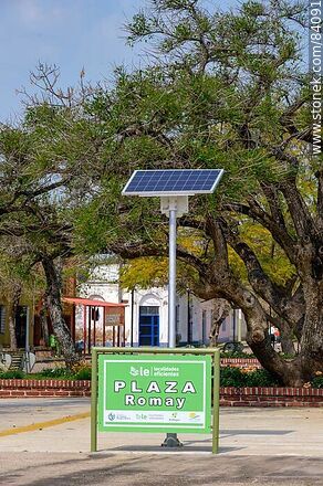 Panel solar en la plaza Romay - Departamento de Río Negro - URUGUAY. Foto No. 84091