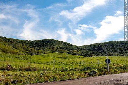 Hills of the Cuchilla de Haedo in the Repecho de Pena on Route 30 - Department of Rivera - URUGUAY. Photo #84260