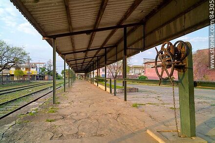 Estación de trenes de Salto. Andén de la estación - Departamento de Salto - URUGUAY. Foto No. 84305