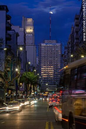 18 de Julio Avenue. Gaucho Tower. Trail of lights left by the traffic at dusk. The full moon - Department of Montevideo - URUGUAY. Photo #84527