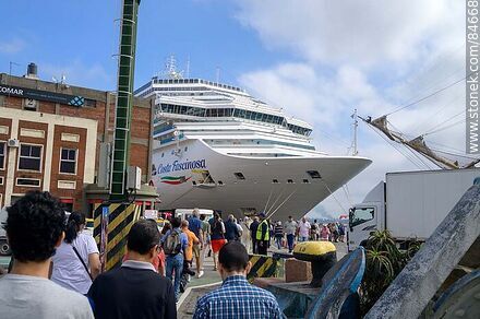 Turistas del crucero Costa Fascinosa - Departamento de Montevideo - URUGUAY. Foto No. 84668