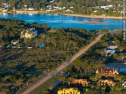 Vista aérea de la avenida Miguel Ángel y el arroyo Maldonado - Punta del Este y balnearios cercanos - URUGUAY. Foto No. 84993