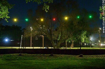 El Jardín en la noche - Departamento de Montevideo - URUGUAY. Foto No. 85196