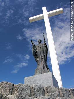 Estatua del papa Juan Pablo II en Tres Cruces, Montevideo. - Departamento de Montevideo - URUGUAY. Foto No. 11276