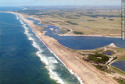 Laguna Garzón y Océano Atlántico - Punta del Este y balnearios cercanos - URUGUAY. Foto No. 8200