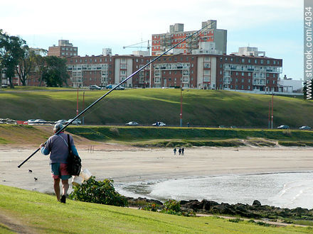 Fisherman. - Department of Montevideo - URUGUAY. Photo #4034
