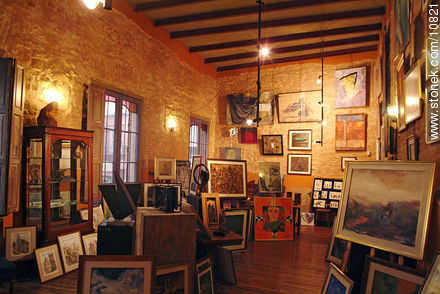 Selling art. - Department of Montevideo - URUGUAY. Photo #10821