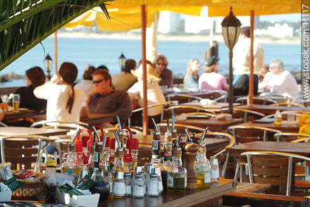 Restaurante en las terrazas del puerto - Punta del Este y balnearios cercanos - URUGUAY. Foto No. 11117