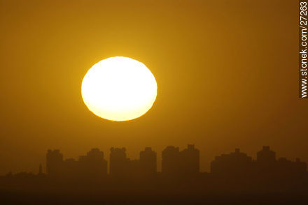 El sol se pone en la Península - Punta del Este y balnearios cercanos - URUGUAY. Foto No. 27263