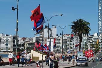Banderas del Encuentro Progresista-Frente Amplio-Nueva Mayoría. Lista 609 - Departamento de Montevideo - URUGUAY. Foto No. 10562