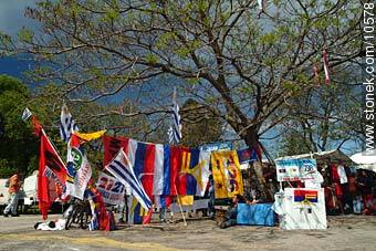 Banderas de distintos grupos del Encuentro Progresista-Frente Amplio. Espacio 90, Asamblea Uruguay, MPP, Tupamaros. 2004 - Departamento de Montevideo - URUGUAY. Foto No. 10578