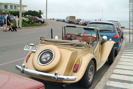 Antiguo auto deportivo - Punta del Este y balnearios cercanos - URUGUAY. Foto No. 7896