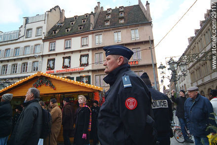 Serio policía francés. - Región de Alsacia - FRANCIA. Foto No. 29117